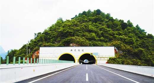 崇左至靖西高速公路建成通车 通边达海出省