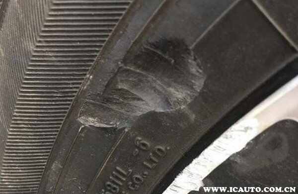 胎壁蹭了点皮深度2mm,轮胎侧面掉了一小块皮严重吗