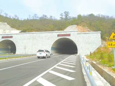 车主指南：河南：汝登高速通车已两个月 三个200余米隧道有灯却不亮