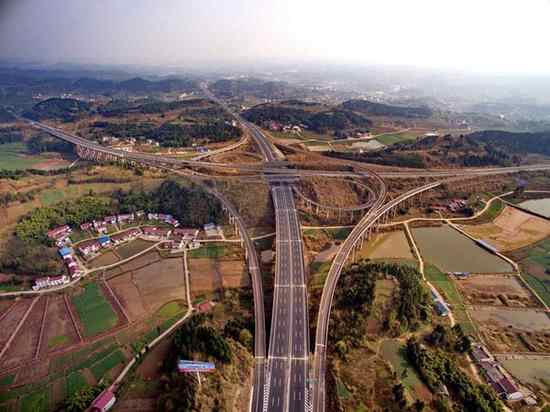车主指南：成安渝高速公路（G5013）成都二绕东枢纽互通至川渝省界段建成  30日零时开通试运营