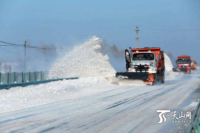 车主指南：新疆： 乌鲁木齐公路管理局昼夜清雪保畅通