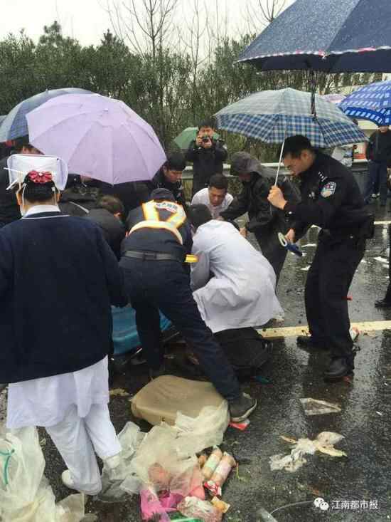 车主指南：载25人大客车樟吉高速侧翻 1人遇难17人受伤