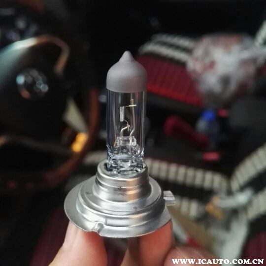 如何更换汽车大灯灯泡？汽车大灯泡怎么换_车主指南