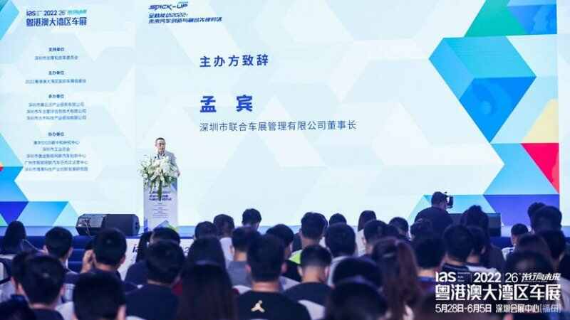 图片包含 人, 人们, 前, 游戏机描述已自动生成