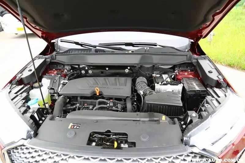 发动机的引擎盖属于车辆构造中很重要的一部分,如果引擎盖有问题就会