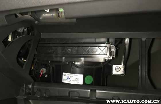 汽車一開(kāi)空調(diào)就有酸臭味如何處置