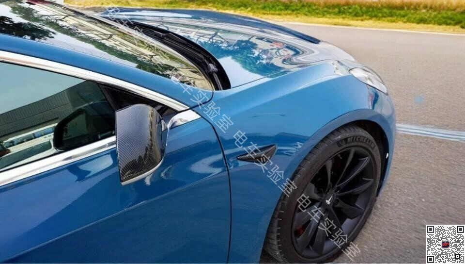 特斯拉Model 3深邃蓝